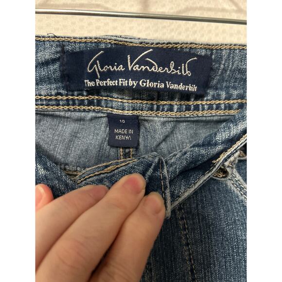 Gloria Vanderbilt Women's Floral Embroidered Capri Jeans Knee Length Size 10 - Picture 6 of 10